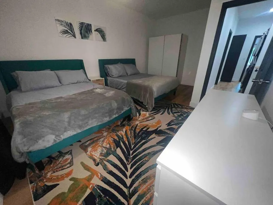 The Peacock Inn - 8 Bdr 4 Bth 14 Bds 라스베이거스 빌라