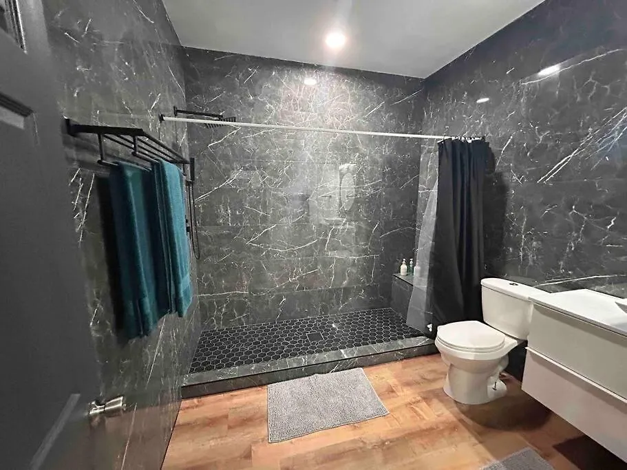 The Peacock Inn - 8 Bdr 4 Bth 14 Bds 라스베이거스 0*,