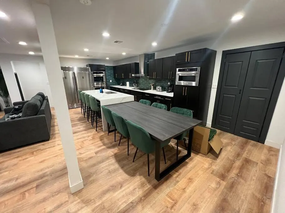 The Peacock Inn - 8 Bdr 4 Bth 14 Bds 라스베이거스 미국