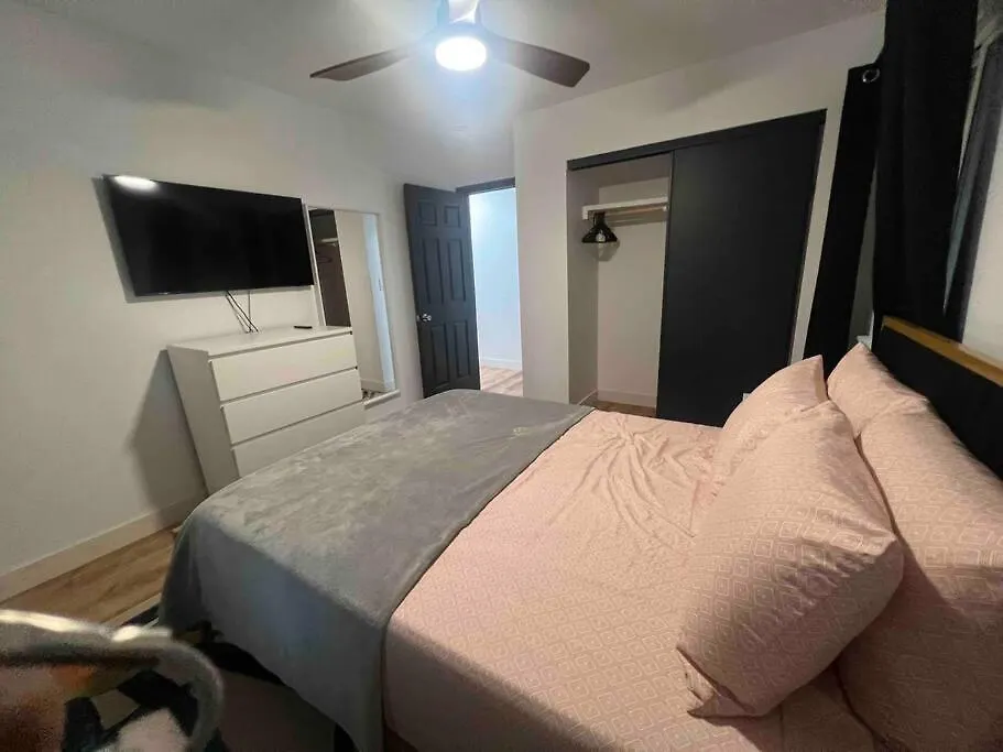 The Peacock Inn - 8 Bdr 4 Bth 14 Bds 라스베이거스 0*,