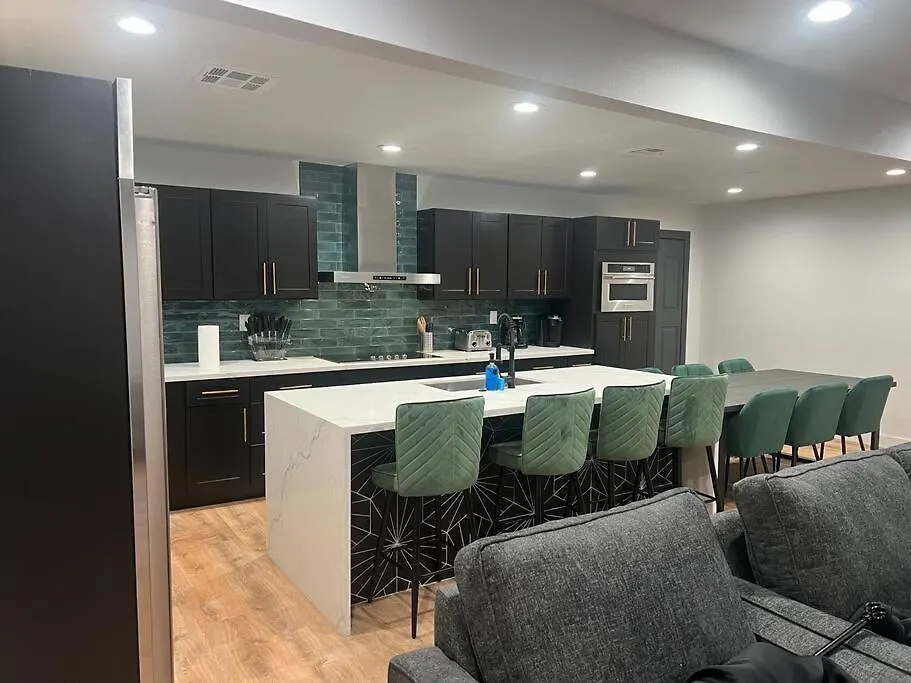 The Peacock Inn - 8 Bdr 4 Bth 14 Bds 라스베이거스